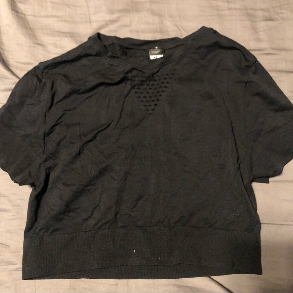 VSX shirt sleeve workout crop